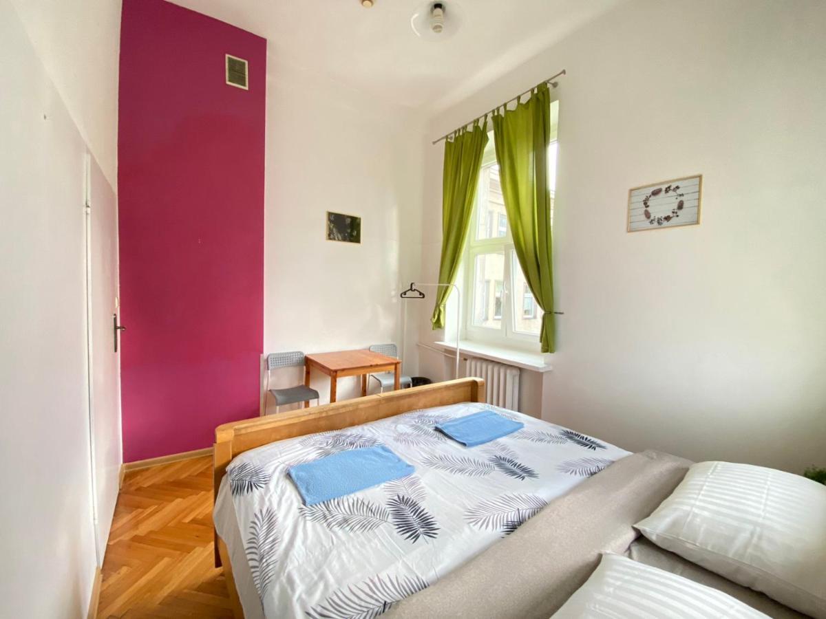 Oliwka Hostel Варшава Экстерьер фото